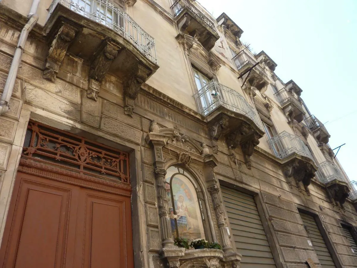 Appartamento Palazzo Arcidiacono - luxury holidays Aeroporto di Catania Fontana Rossa