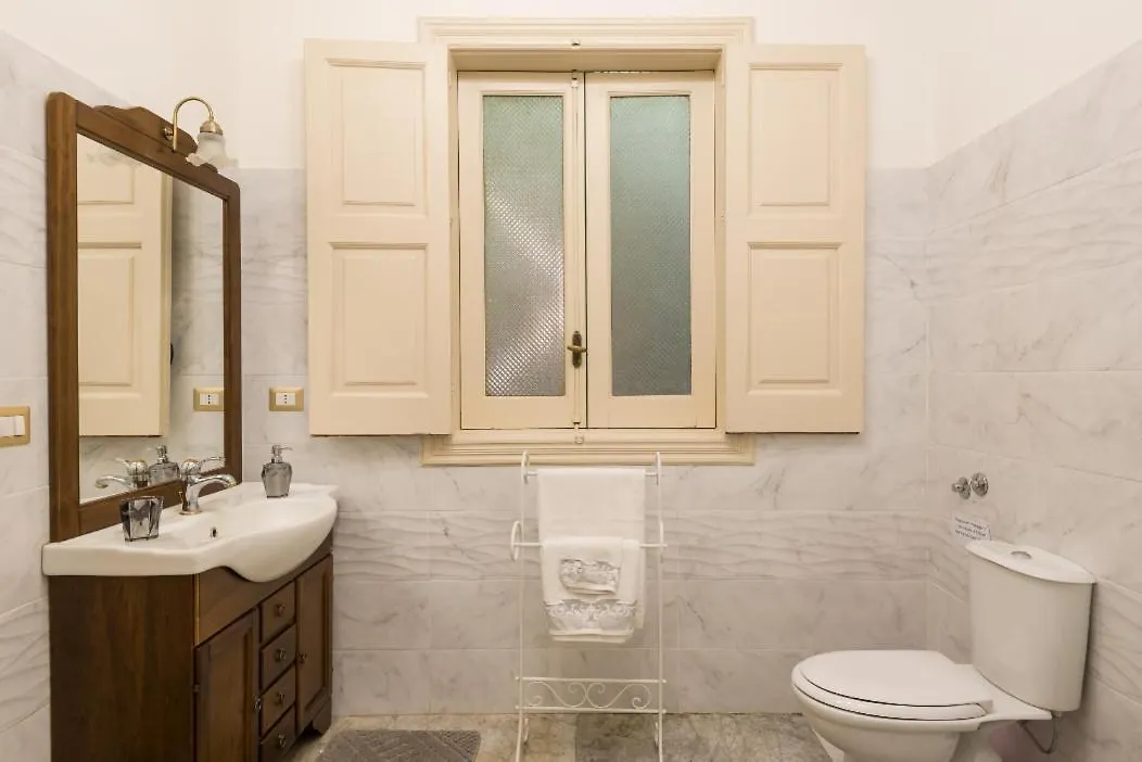 Appartamento Palazzo Arcidiacono - luxury holidays Aeroporto di Catania Fontana Rossa
